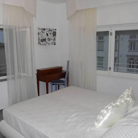 Bed Adelaide ベッド・アンド・ブレックファスト *